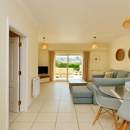 ヴィラ Cypress Vilamoura, 3bed With Terrace And Pool Access ヴィラモウラ